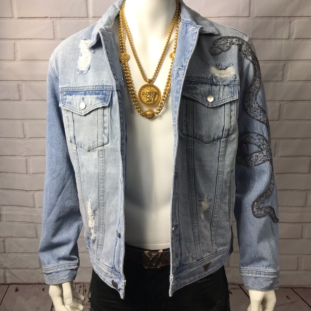 GUESS SNAKE BEADED-CHAIN OVERSIZED DENIM JACKET